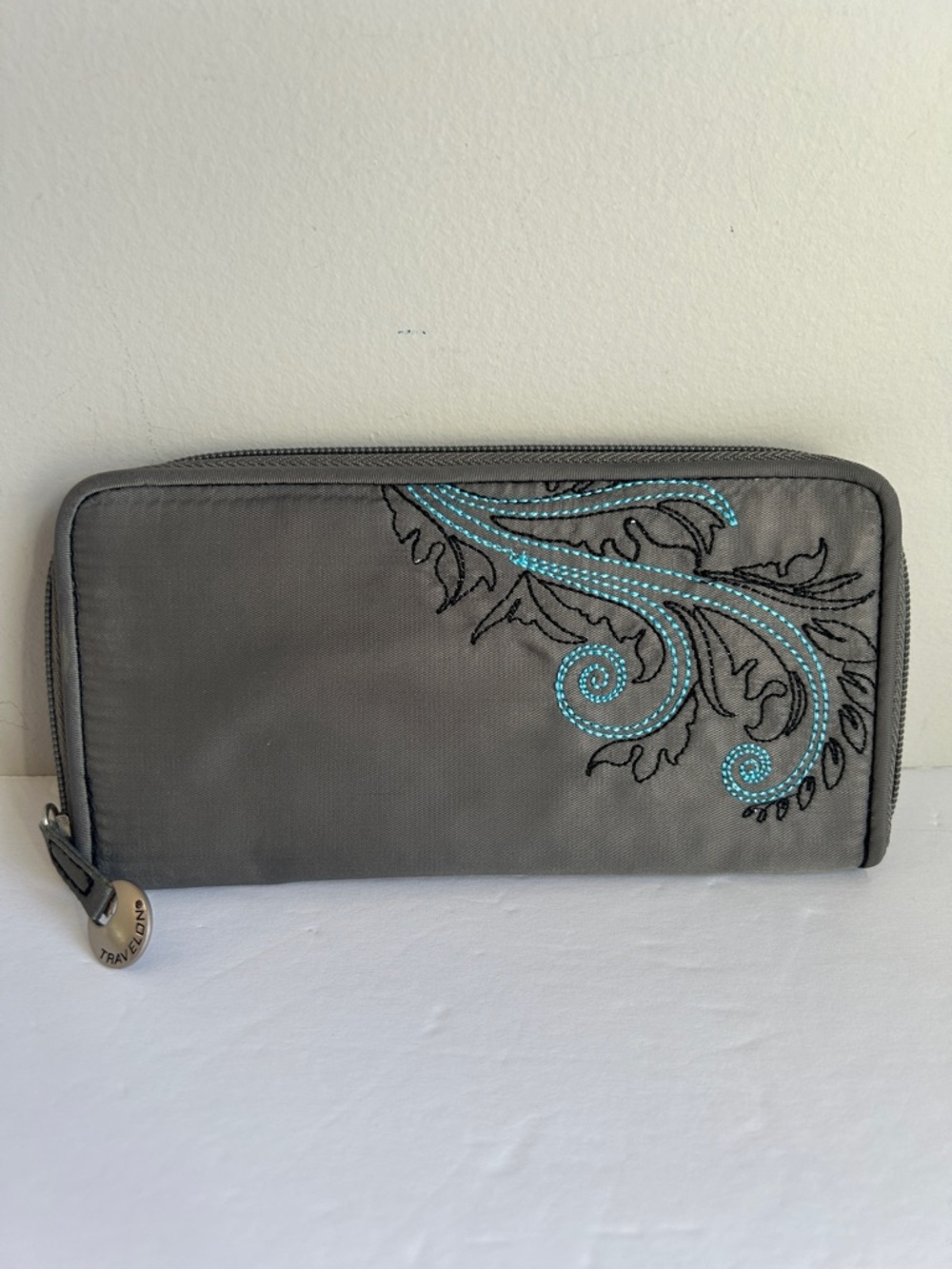 TRAVELON Wallet in Grey